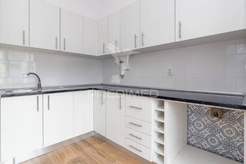 Apartamento t2 com potencial para t3 – paivas, seixal