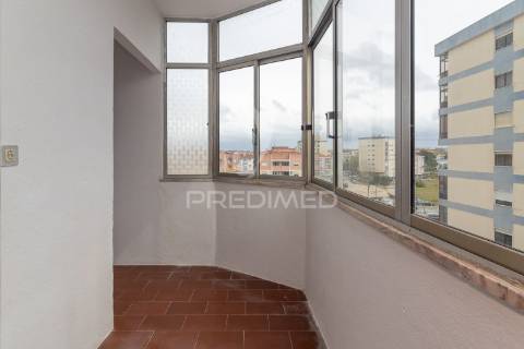 Apartamento t2 com potencial para t3 – paivas, seixal