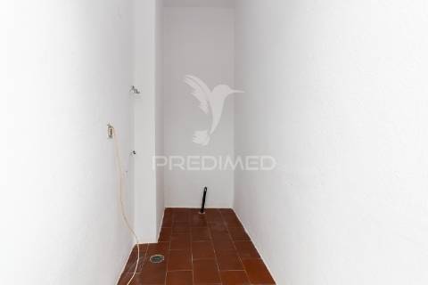 Apartamento t2 com potencial para t3 – paivas, seixal