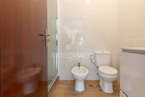 Apartamento t2 com potencial para t3 – paivas, seixal