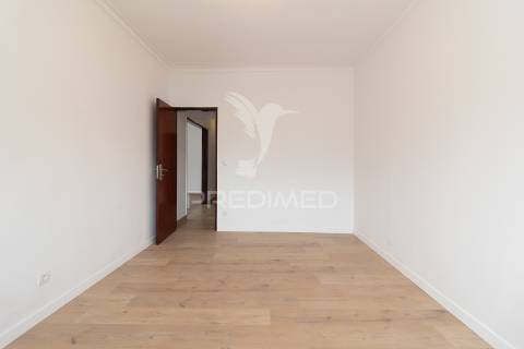 Apartamento t2 com potencial para t3 – paivas, seixal