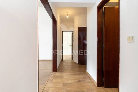 Apartamento t2 com potencial para t3 – paivas, seixal