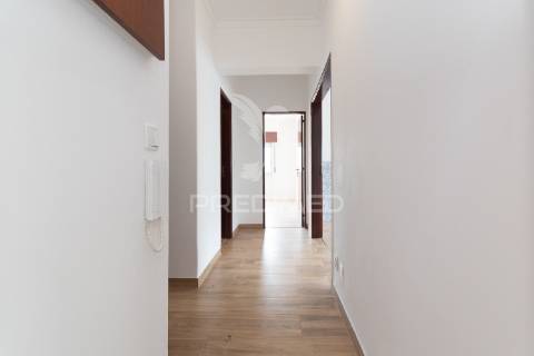 Apartamento t2 com potencial para t3 – paivas, seixal