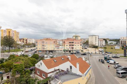 Apartamento t2 com potencial para t3 – paivas, seixal