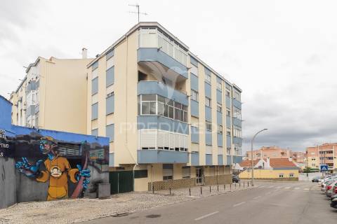Apartamento t2 com potencial para t3 – paivas, seixal