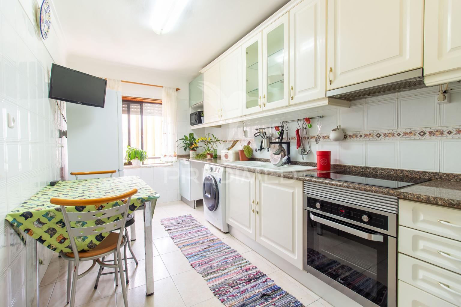 Apartamento t2  no  centro do  feijó - almada