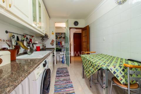 Apartamento t2  no  centro do  feijó - almada