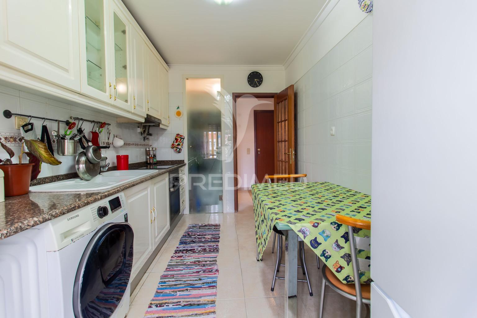 Apartamento t2  no  centro do  feijó - almada