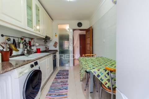 Apartamento t2  no  centro do  feijó - almada