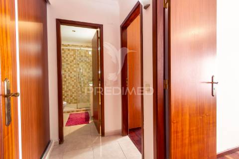 Apartamento t2  no  centro do  feijó - almada