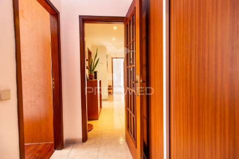 Apartamento t2  no  centro do  feijó - almada