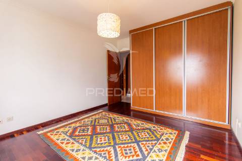 Apartamento t2  no  centro do  feijó - almada