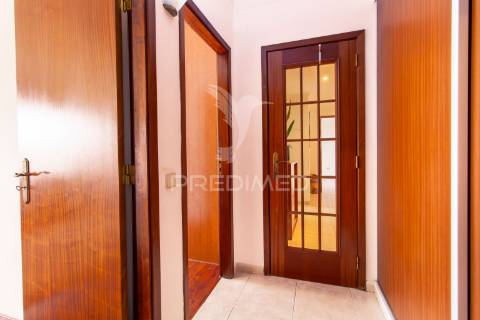 Apartamento t2  no  centro do  feijó - almada