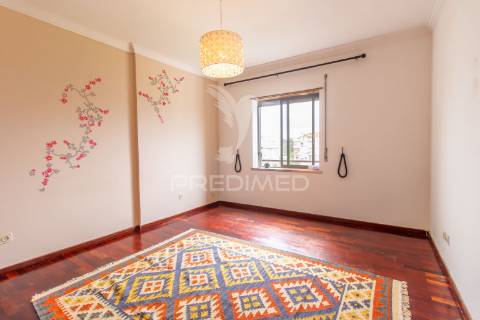 Apartamento t2  no  centro do  feijó - almada