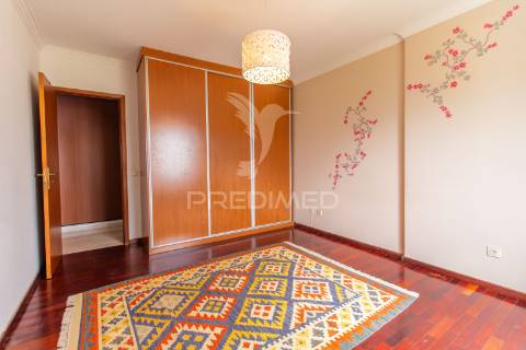 Apartamento t2  no  centro do  feijó - almada