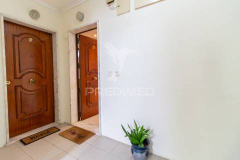 Apartamento t2  no  centro do  feijó - almada