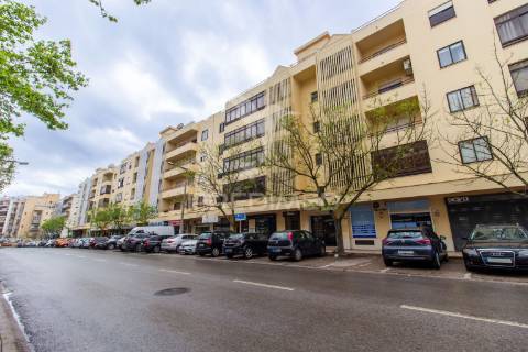 Apartamento t2  no  centro do  feijó - almada