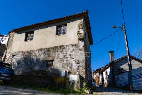 Moradia t2 para restauro em cova, vieira do minho