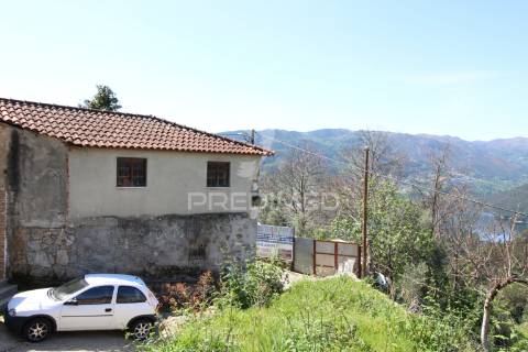 Moradia t2 para restauro em cova, vieira do minho