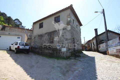Moradia t2 para restauro em cova, vieira do minho