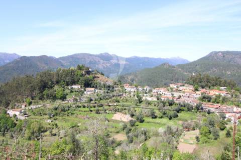 Moradia t2 para restauro em cova, vieira do minho