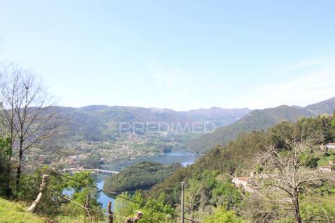 Moradia t2 para restauro em cova, vieira do minho