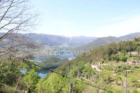 Moradia t2 para restauro em cova, vieira do minho