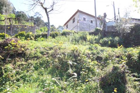 Moradia t2 para restauro em cova, vieira do minho