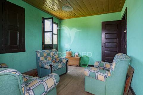 Moradia t3 para restauro em aboim.