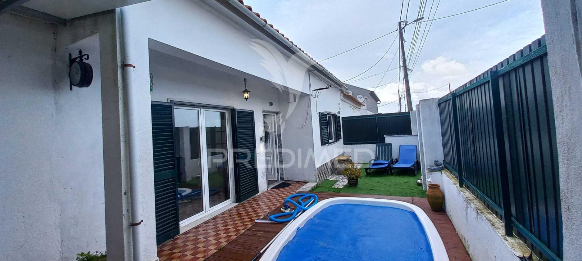 Moradia t2 convertido em t1 mobilado na carregueira-pinhal novo