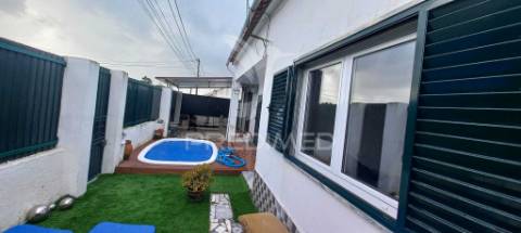 Moradia t2 convertido em t1 mobilado na carregueira-pinhal novo
