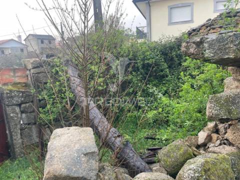 Casa em ruina para construção