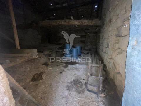 Casa em ruina para construção