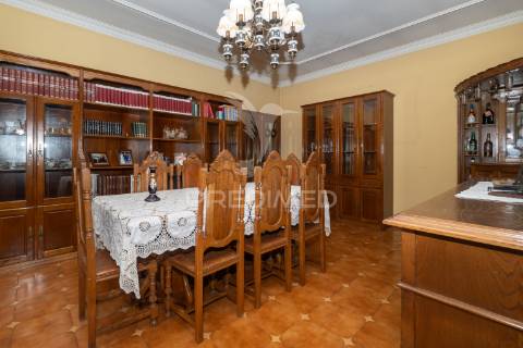 Moradia individual t4 no centro de amarante