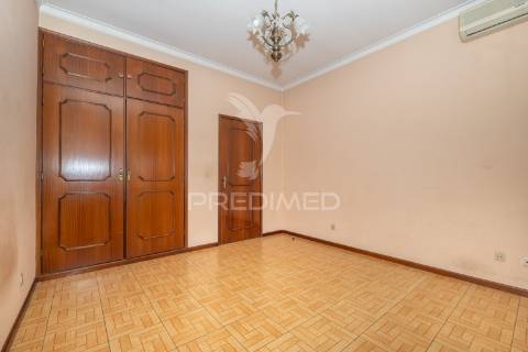 Moradia individual t4 no centro de amarante