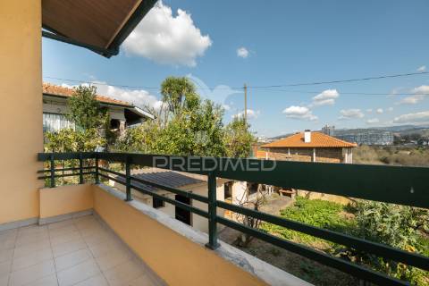 Moradia individual t4 no centro de amarante