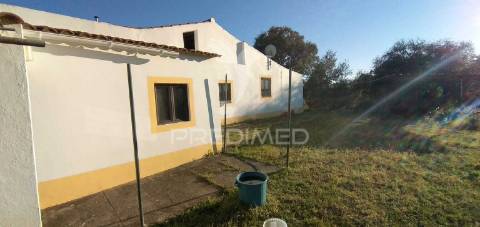 Monte alantejano com 3 habitações e piscina