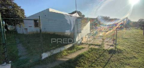 Monte alantejano com 3 habitações e piscina