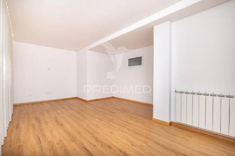 Moradia individual remodelada na freguesia de  brito.