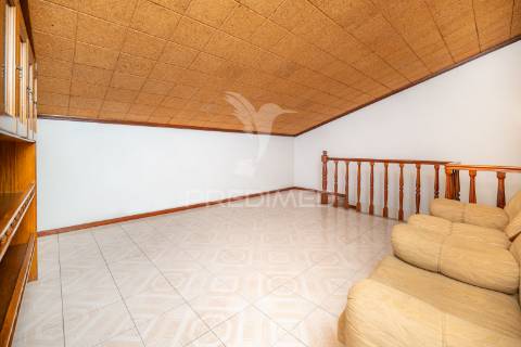 Moradia individual remodelada na freguesia de  brito.