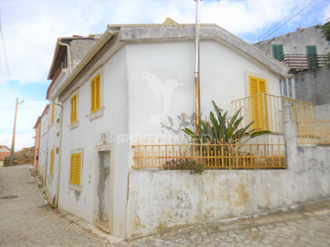 Coimbra - moradia t3 + 2 quintal