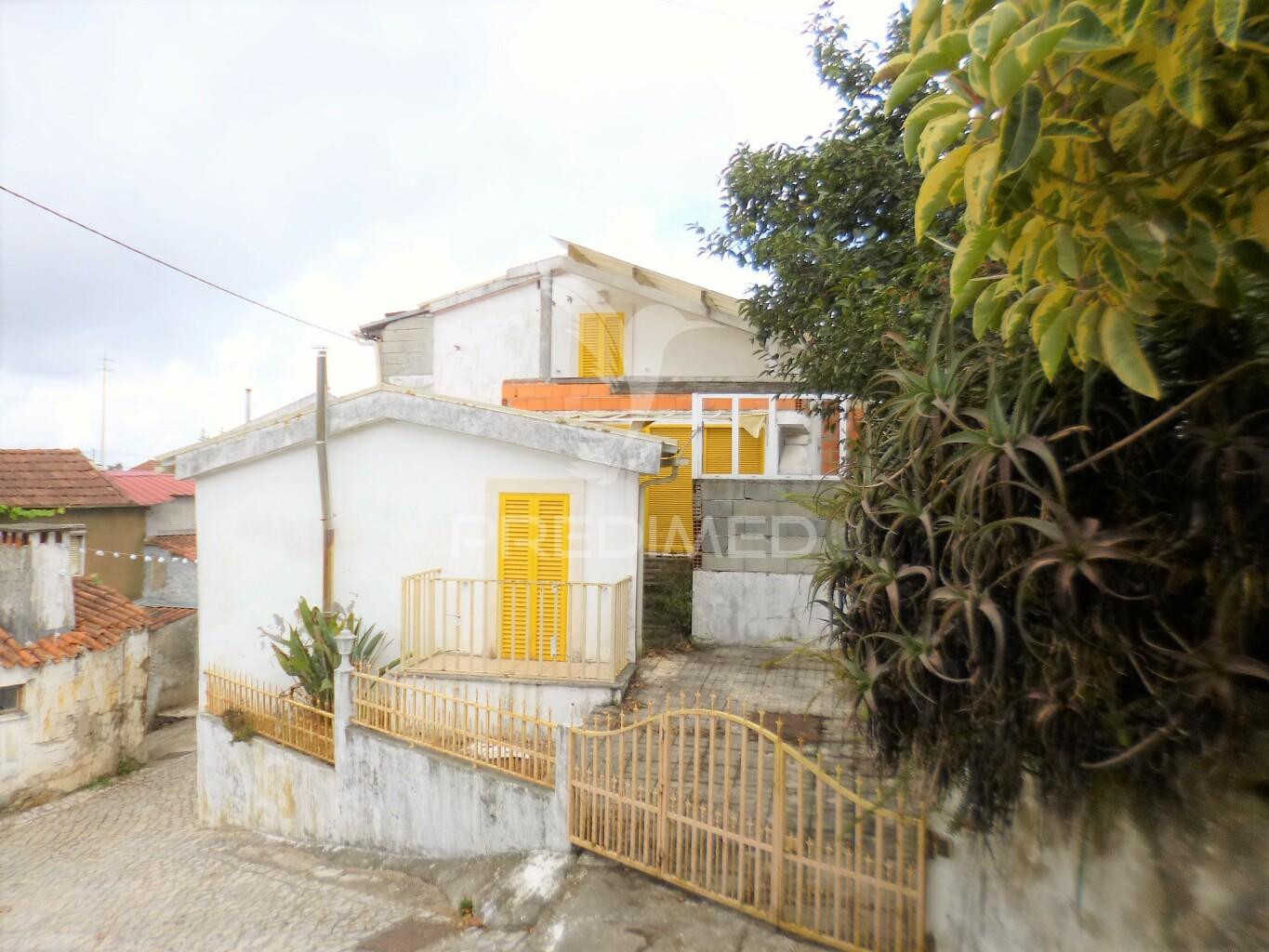 Coimbra - moradia t3 + 2 quintal