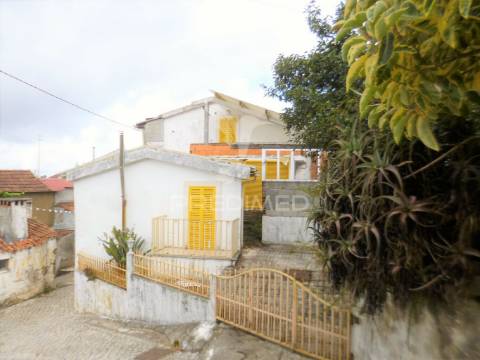 Coimbra - moradia t3 + 2 quintal