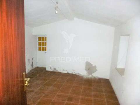 Coimbra - moradia t3 + 2 quintal