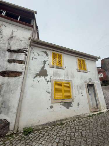 Coimbra - moradia t3 + 2 quintal
