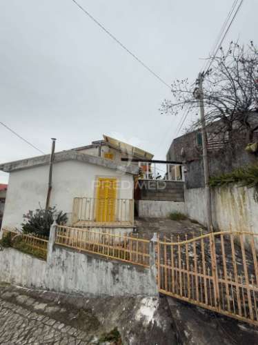 Coimbra - moradia t3 + 2 quintal