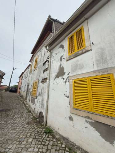 Coimbra - moradia t3 + 2 quintal