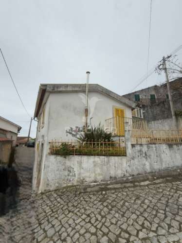 Coimbra - moradia t3 + 2 quintal