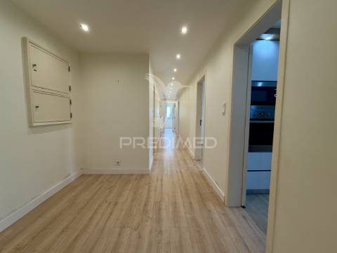 Apartamento t4 em setúbal, zona nobre