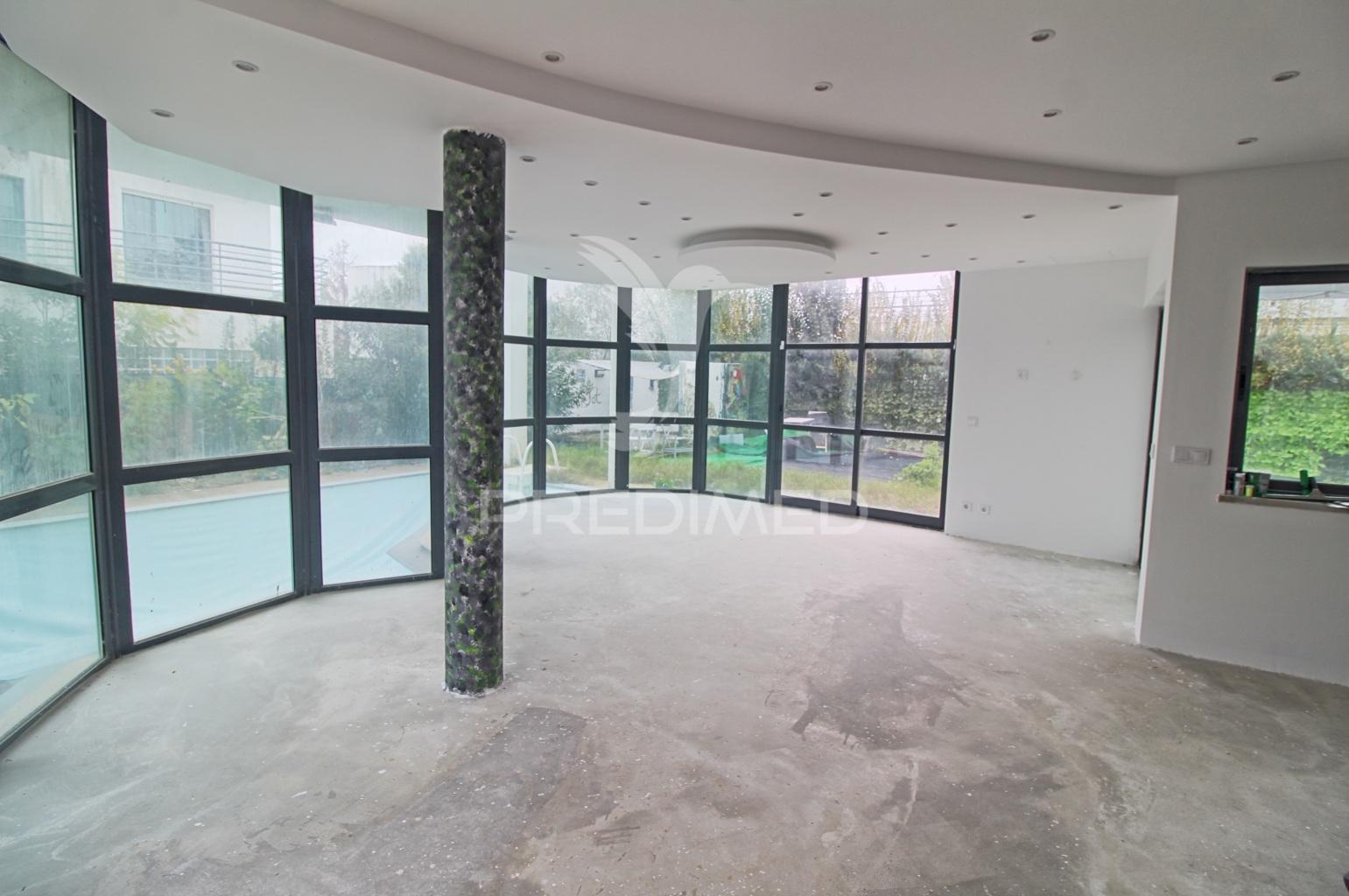 Moradia isolada t3 em condomínio fechado em palmela/ quinta do anjo! c/ piscina privada!